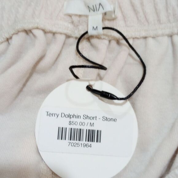 Elegant Cream Hoodie and Shorts Set - Picture 13 of 14